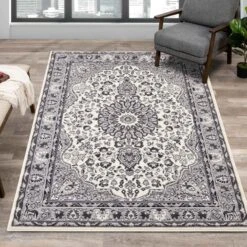 Tapis Faira Traditionnel Avec Bordure, Gris Et Blanc (79" X 55")
