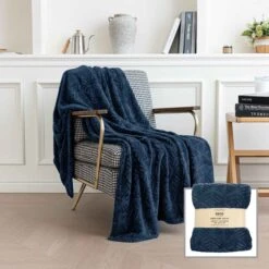 Jeté Tricoté De 48" X 60" à Texture En Relief, Bleu Foncé