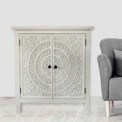 Armoire Ornée D'un Motif Floral En Blanc, 28-1/4" X 14" X 31"
