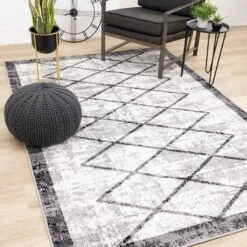 Tapis Century à Motif De Treillis, Dégradé Gris, Noir Et Blanc (91" X 63")